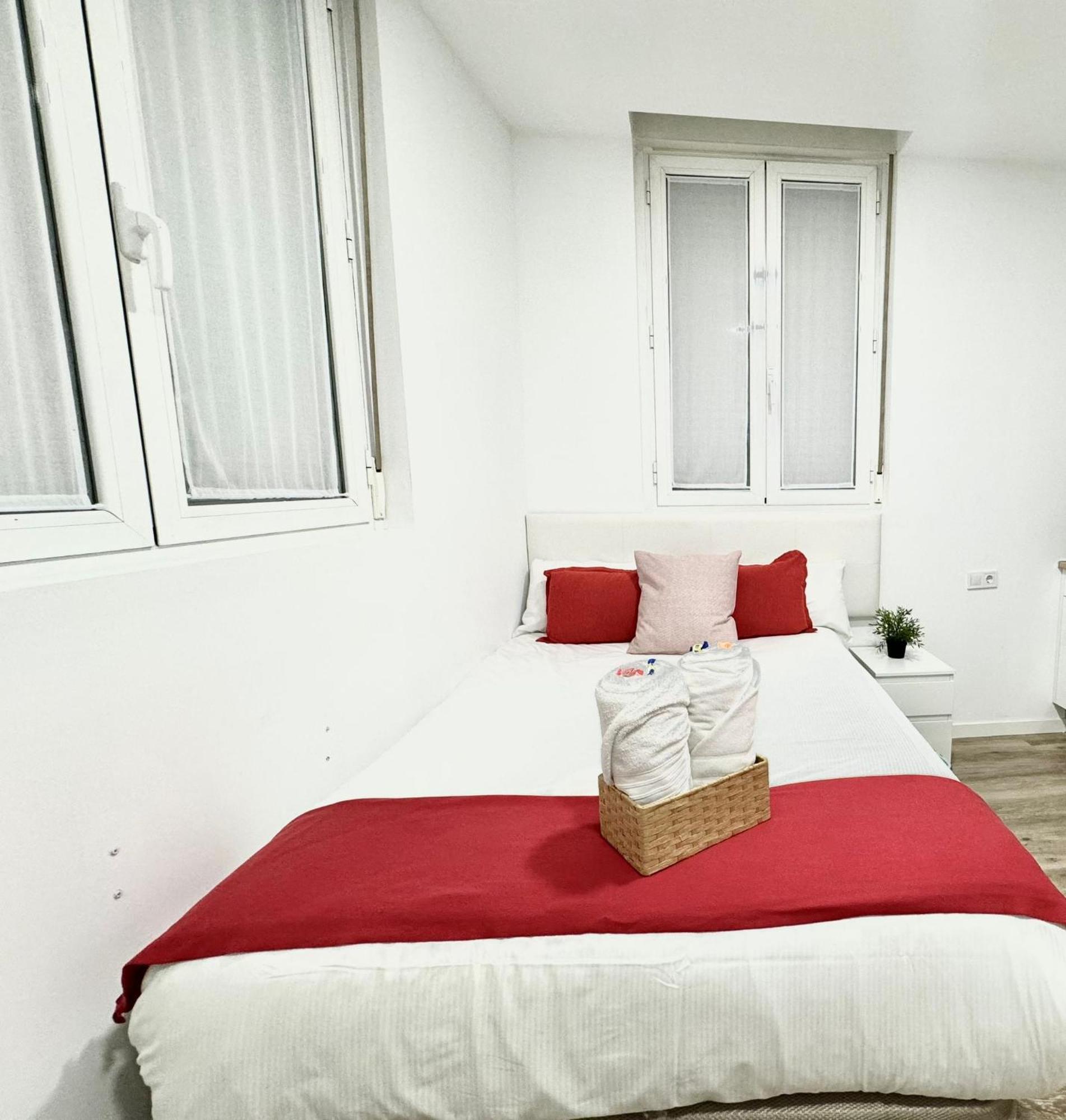 Apartamentos Madrid Connection - Universidad By Oshun Apartments Bagian luar foto