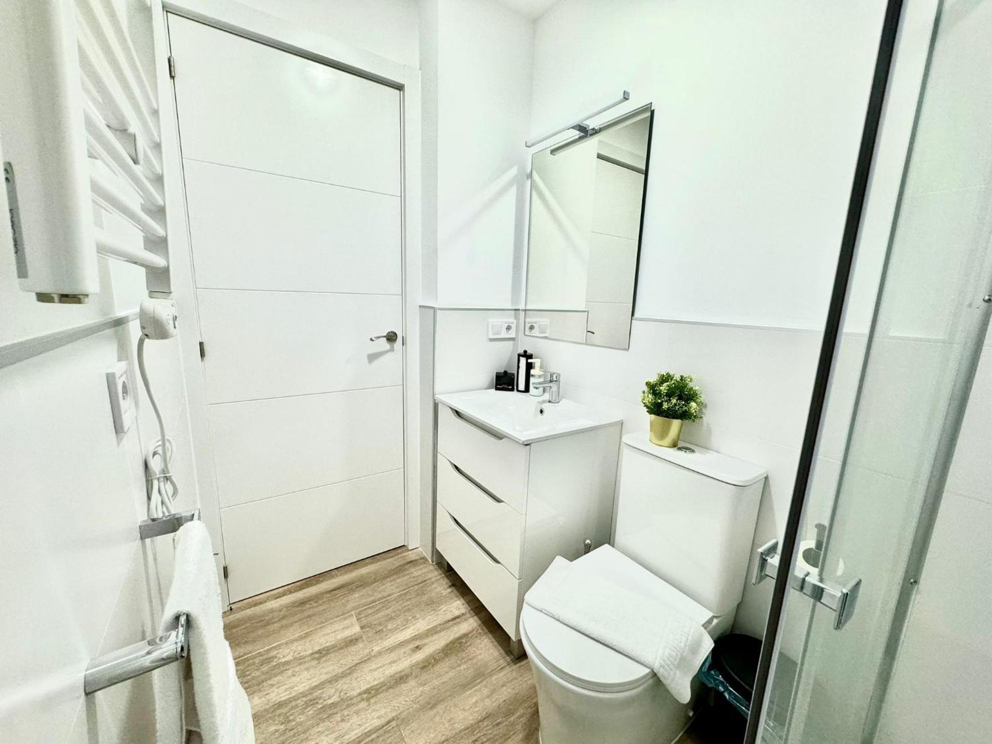 Apartamentos Madrid Connection - Universidad By Oshun Apartments Bagian luar foto