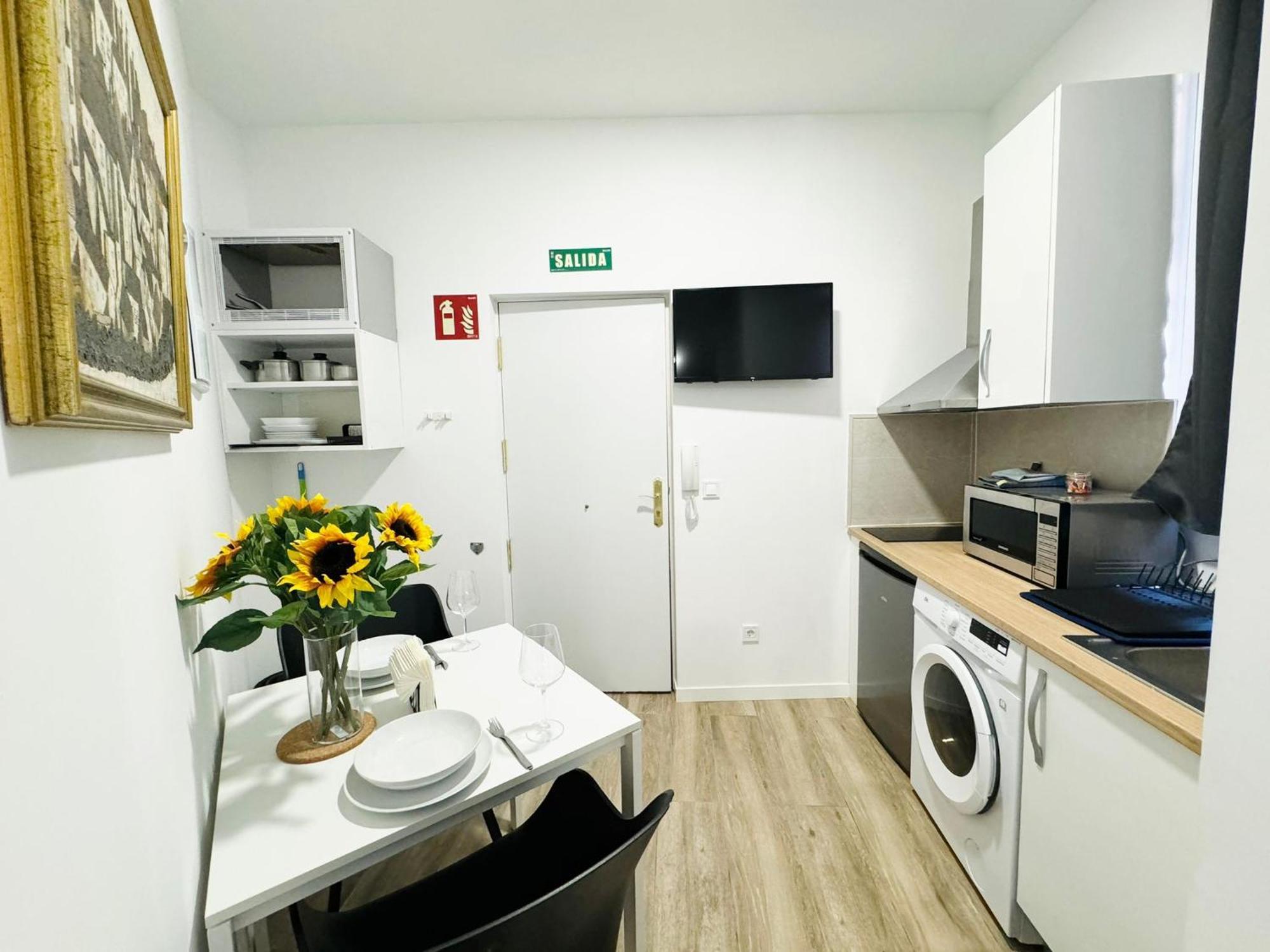 Apartamentos Madrid Connection - Universidad By Oshun Apartments Bagian luar foto