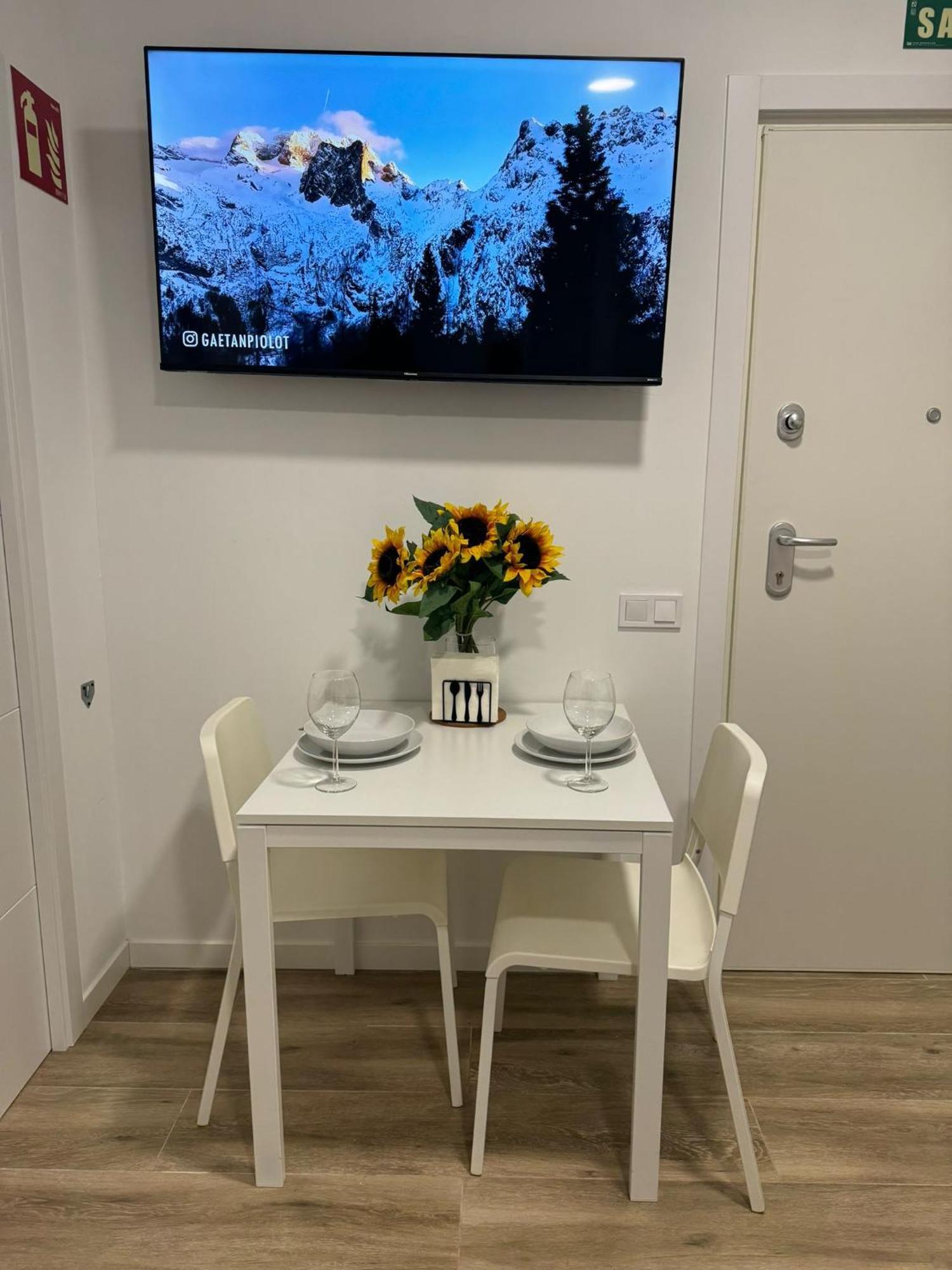 Apartamentos Madrid Connection - Universidad By Oshun Apartments Bagian luar foto