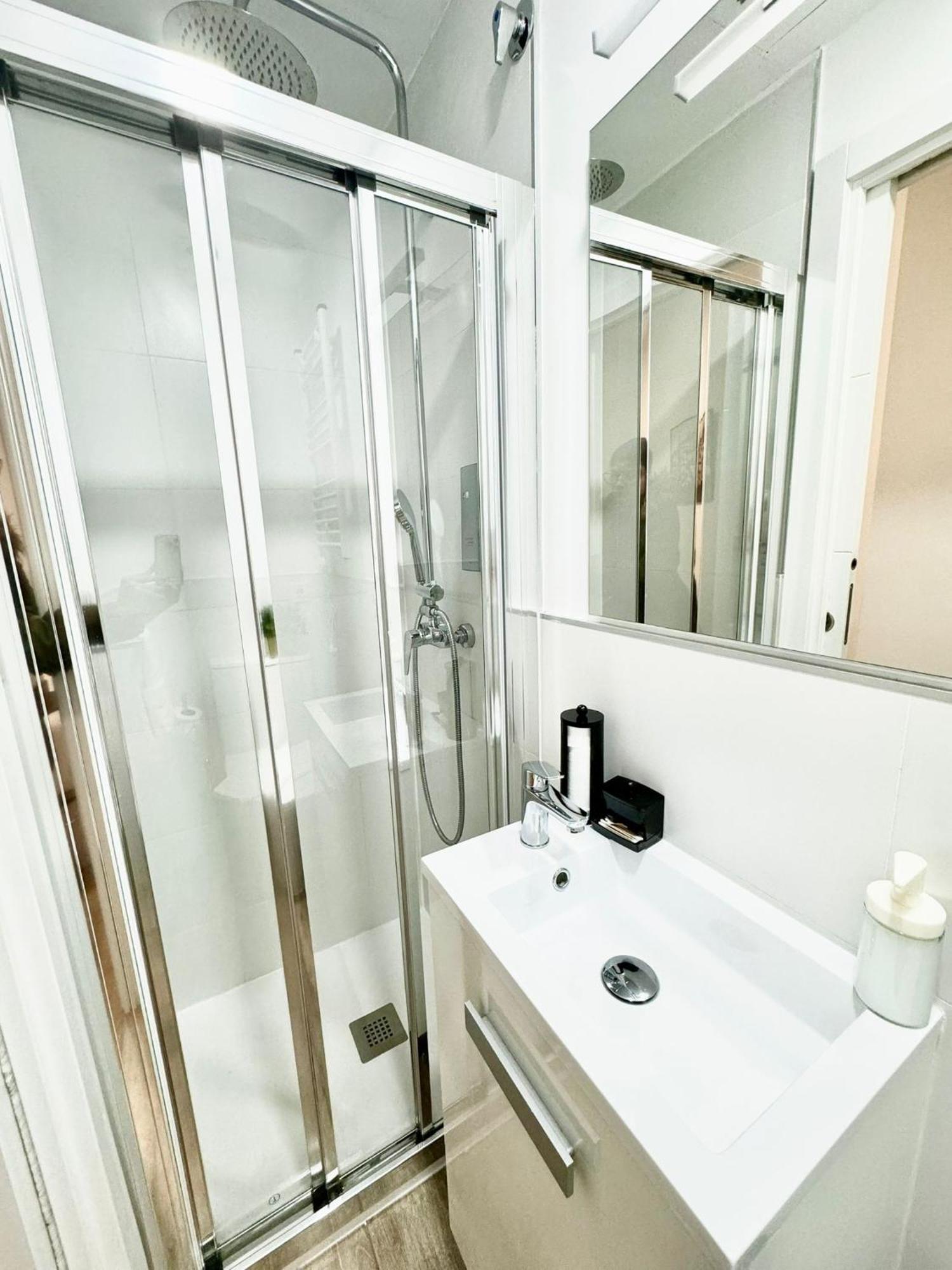 Apartamentos Madrid Connection - Universidad By Oshun Apartments Bagian luar foto